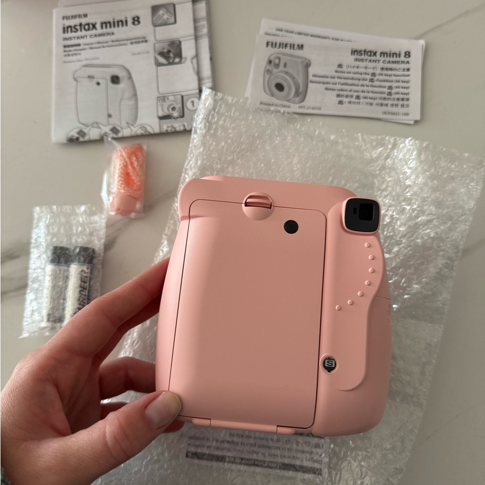 FujiFilm Instax Mini 8 in Pink - Picture 3 of 4